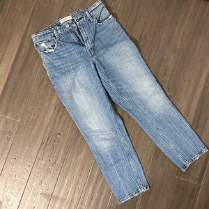 Abercrombie Curve Love high rise Mom Jean 28/6r
